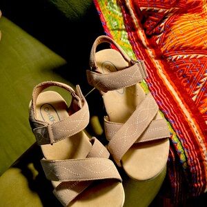 Size 8 leather tan fully adjustable comfort sandals…suede and worn one time.